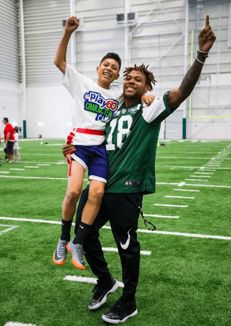 Estos campistas pueden practicar todo lo que han aprendido en el campamento Play60 en NuevaYork y aplicarlo en su liga local de #NFLFLAG. (Cortesía NFL)