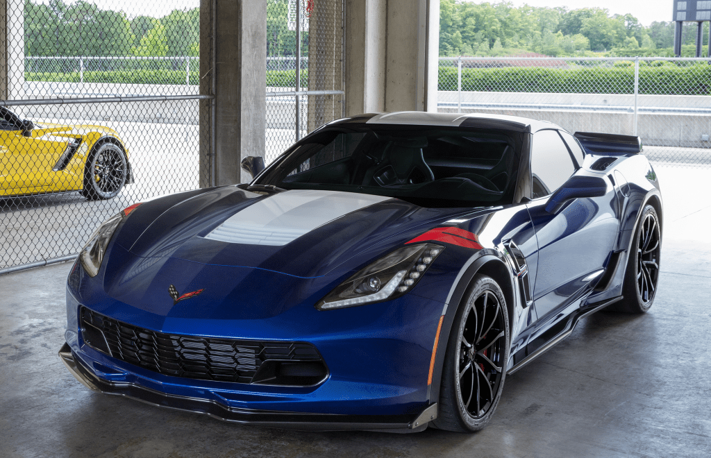 Además, está disponible el equipo de alto desempeño Z07, que incluye frenos Brembo de cerámica de carbono y llantas Michelin Pilot Sport 2 Cup. (Cortesía Corvette)