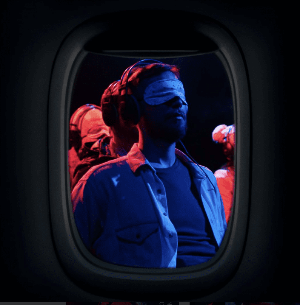 Una parte de las ganancias de ODD MAN OUT se destinará a Visions (https://www.visionsvcb.org/), que brinda servicios para ciegos y discapacitados visuales.