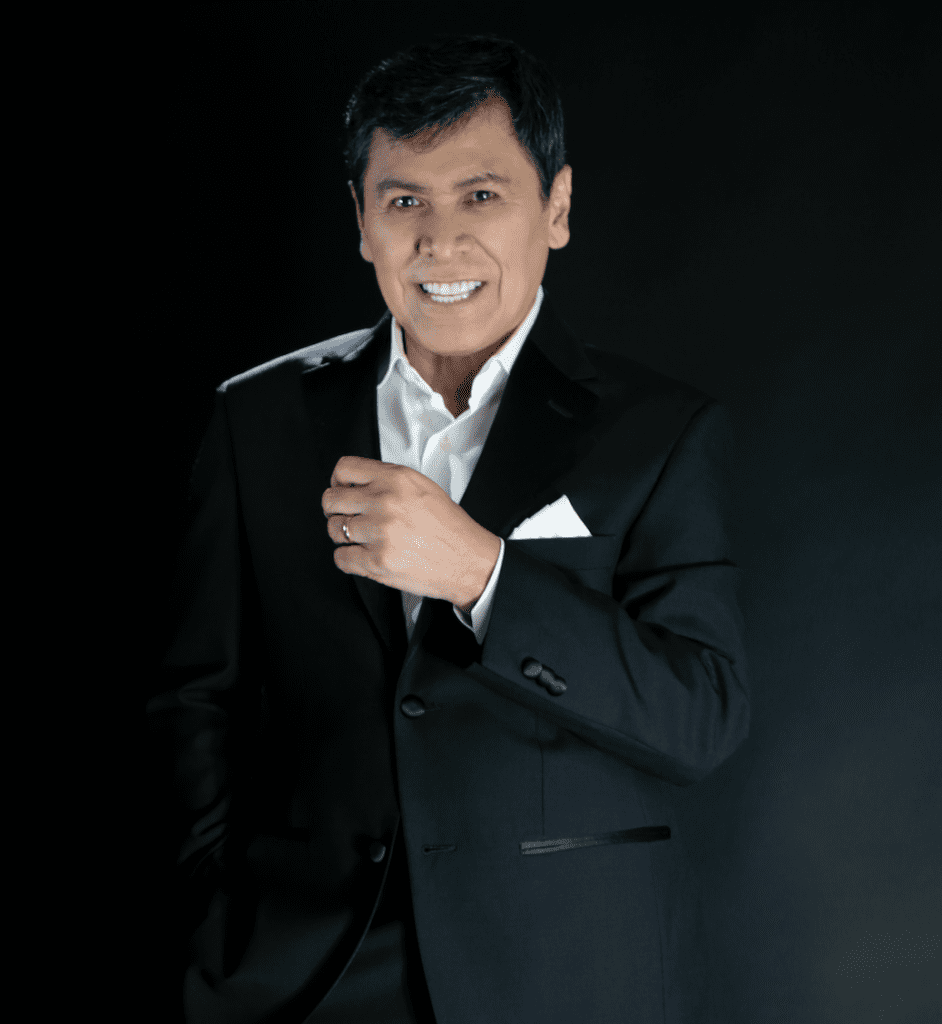 Álvaro Torres es uno de los íconos en Latinoamérica de la balada romántica y el bolero.