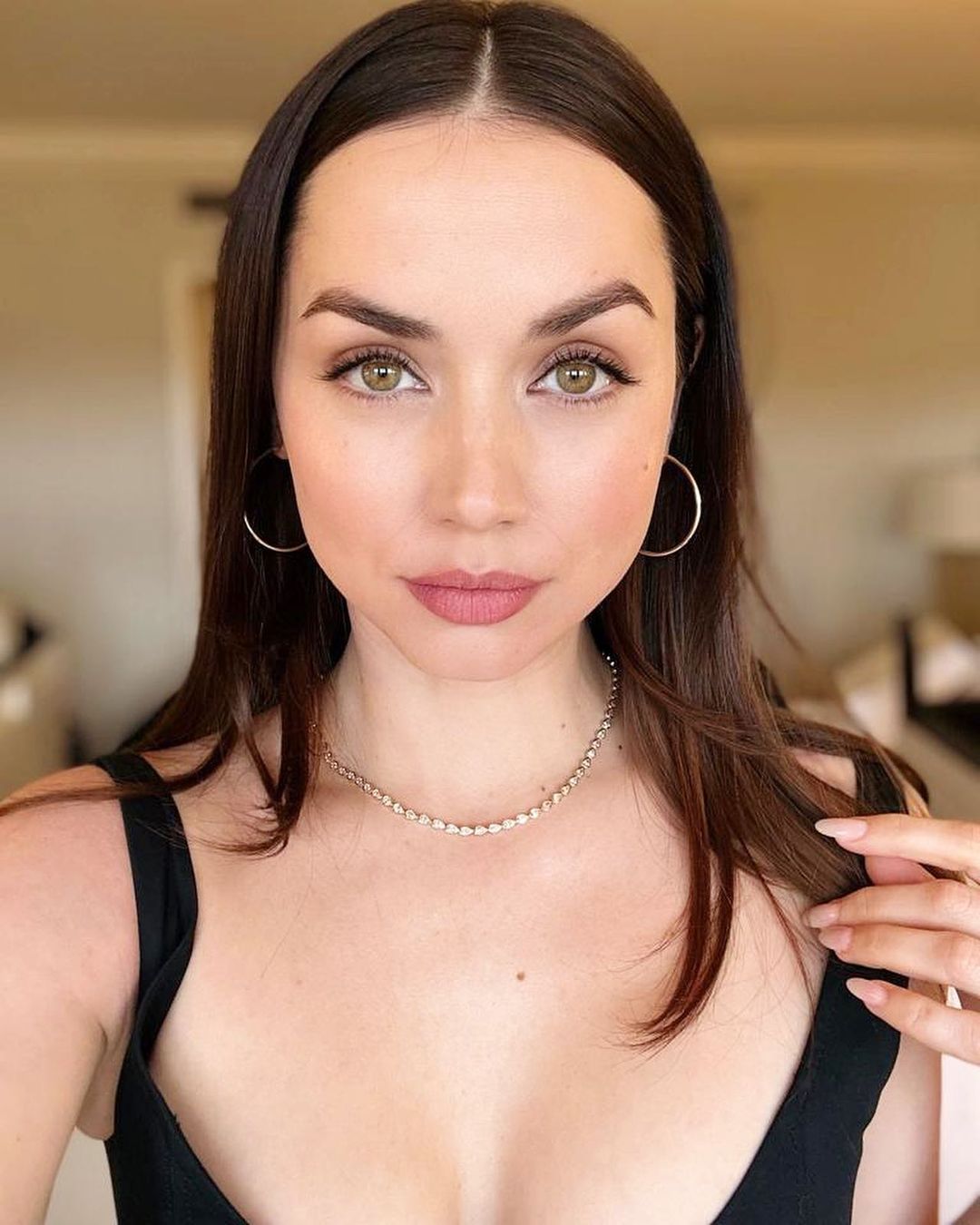 foto via: @ana_d_armas/instagram