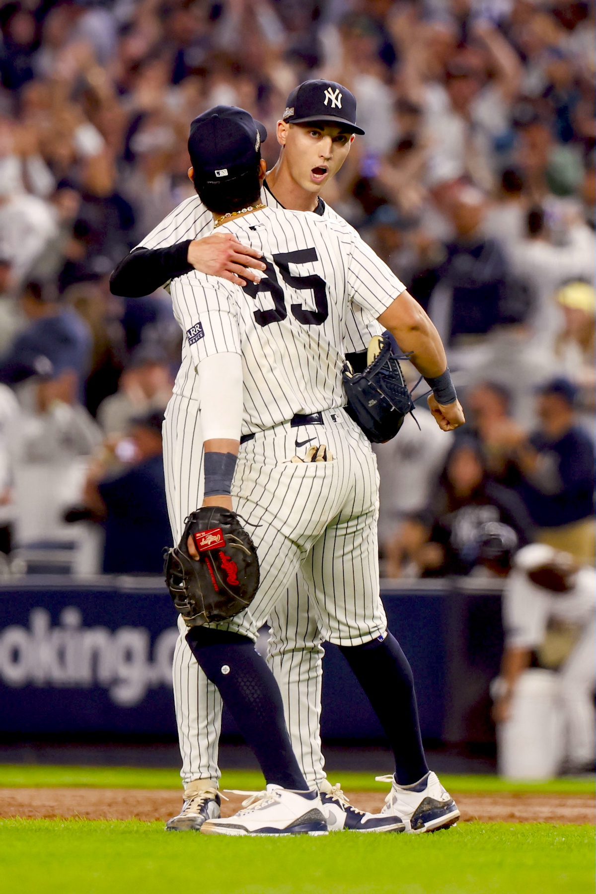 Jugadores de los Yankees de Nueva York reaccionan al ganar un juego contra los Kansas City Royals del primer juego de playoffs de la Serie Divisional de la Liga Americana de la Major League Baseball (MLB) entre los Kansas City Royals y los New York Yankees en Nueva York, Nueva York, 05 de octubre de 2024. La serie es al mejor de cinco juegos. (Nueva York) EFE/EPA/SARAH YENESEL