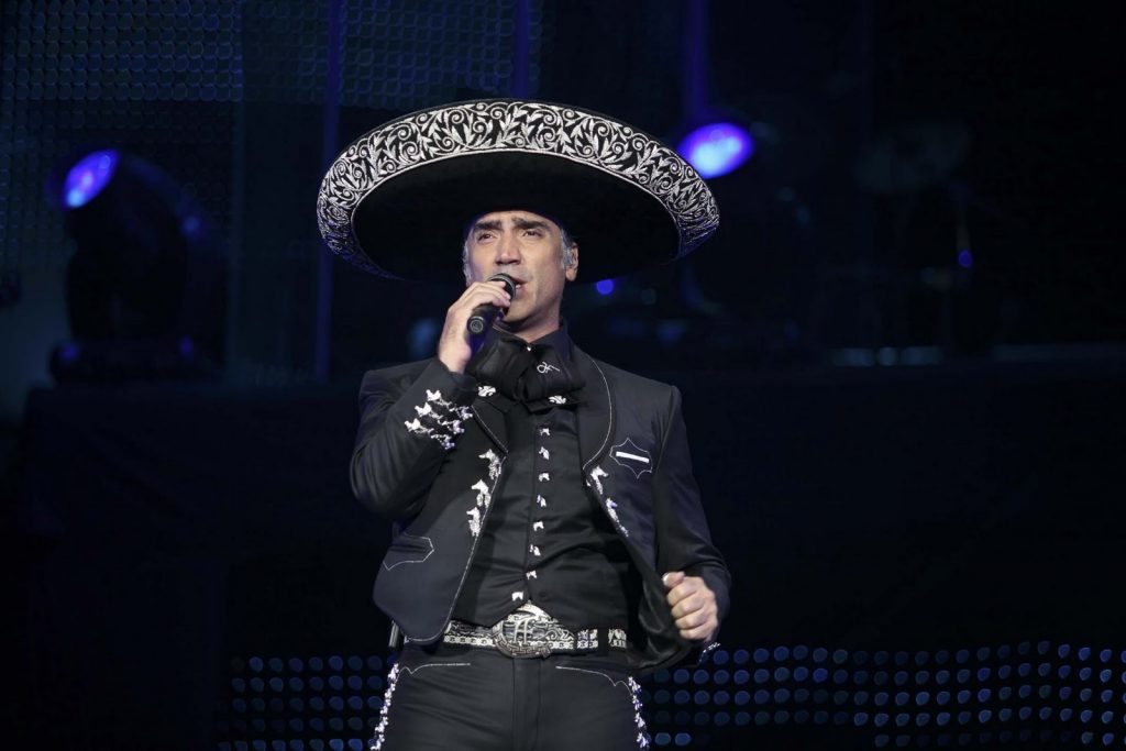 El álbum ha producido exitosos sencillos, incluyendo la aclamada colaboración con Los Tigres del Norte, "Para Sacarte De Mi Vida".