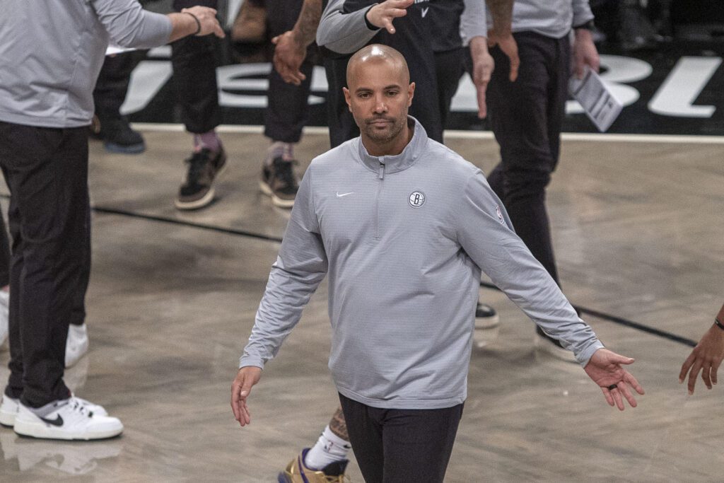 El entrenador de los Brooklyn Nets, Jordi Fernández, durante el partido de NBA disputado anoche contra Los Angeles Lakers en el Barclays Center de Nueva York. EFE/ Angel Colmenares