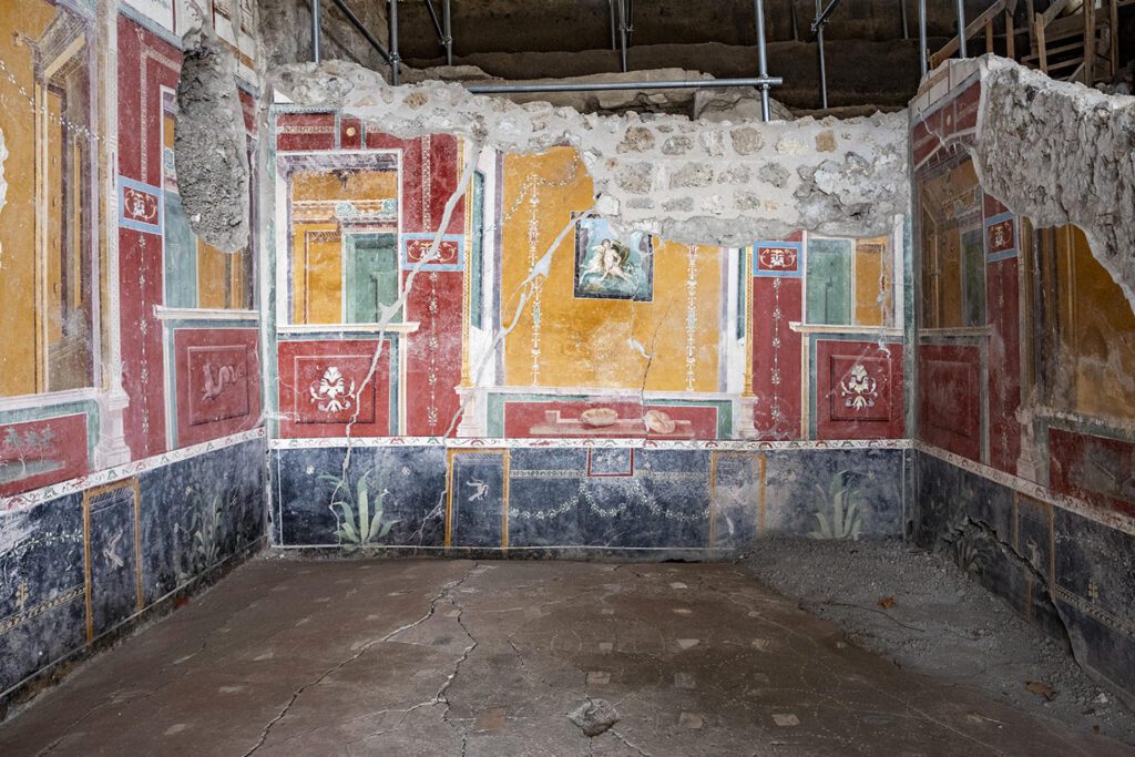 Una investigación publicada este miércoles reconstruye cómo los residentes de una casa de la antigua Pompeya intentaron salvarse de la erupción del Vesubio que destruyó la urbe el 79 d.C., encerrándose en una habitación bloqueada con una cama, en "los últimos momentos de una vida interrumpida bruscamente", reveló este miércoles el parque arqueológico del yacimiento. EFE/Parque Arqueológico de Pompeya/SOLO USO EDITORIAL/SOLO DISPONIBLE PARA ILUSTRAR LA NOTICIA QUE ACOMPAÑA (CRÉDITO OBLIGATORIO)