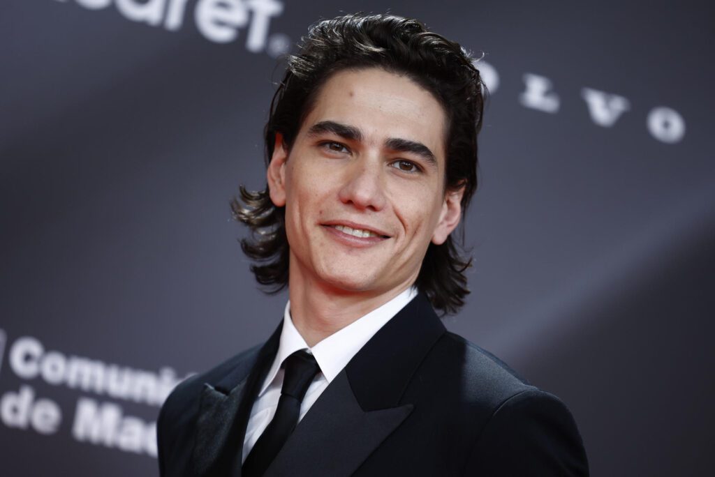 MADRID, 27/04/2025.- El actor uruguayo Enzo Vogrincic posa en el photocall previo a la entrega de los Premios Platino, este domingo en IFEMA, en Madrid. EFE/ Daniel González