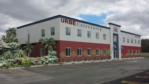 Los graduados de URBE tienen algo en común, La Universidad, no solo refuerza sus conocimientos, sino , sus valores morales y espirituales tan presentes en la vida personal del Doctor Belloso.