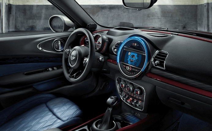 Los nuevos MINI Clubman 2020 tienen bajo el capó un motor MINI TwinPower Turbo de cuatro cilindros, 2.0 litros y 16 válvulas, con sistema Start & Stop.