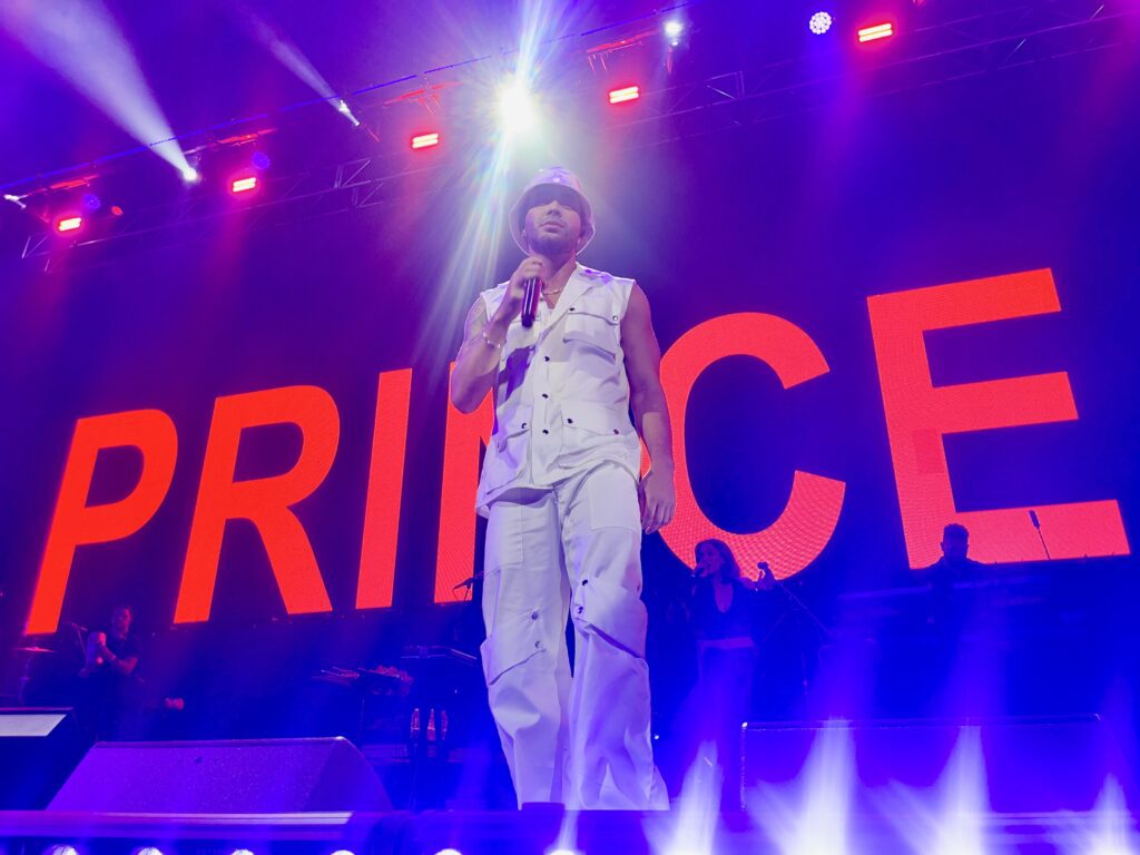 "El Principe" llegó con su primer #1 en la radio "Darte Un Beso", canción por la que Prince Royce se consagara y quedara para siempre en neustars memorias.