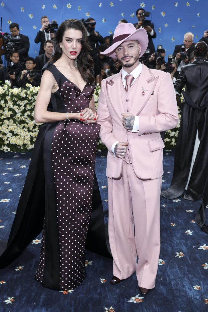 NEW YORK (United States), 05/05/2025.- Valentina Ferrer (L) and J Balvin (R) pose on the red carpet for the 2025 Met Gala, the annual benefit for the Metropolitan Museum of Art's Costume Institute, in New York, New York, USA, 05 May 2025. The event coincides with the Met Costume Institute's spring 2025 exhibition Superfine: Tailoring Black Style which will be on view from 10 May 2025 through 26 October 2025.  (Nueva York) EFE/EPA/JUSTIN LANE