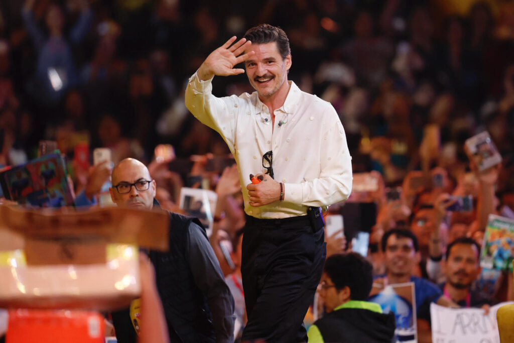El actor chileno-estadounidense Pedro Pascal participa en el Comic Con Experience México 2025 (CCXPMX25) este sábado en Ciudad de México (México). EFE/ Sáshenka Gutiérrez