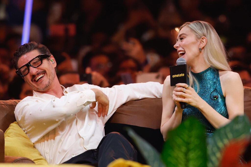 El actor chileno-estadounidense Pedro Pascal y la actriz británica Vanessa Kirby participan en el Comic Con Experience México 2025 (CCXPMX25) este sábado en Ciudad de México (México). EFE/ Sáshenka Gutiérrez