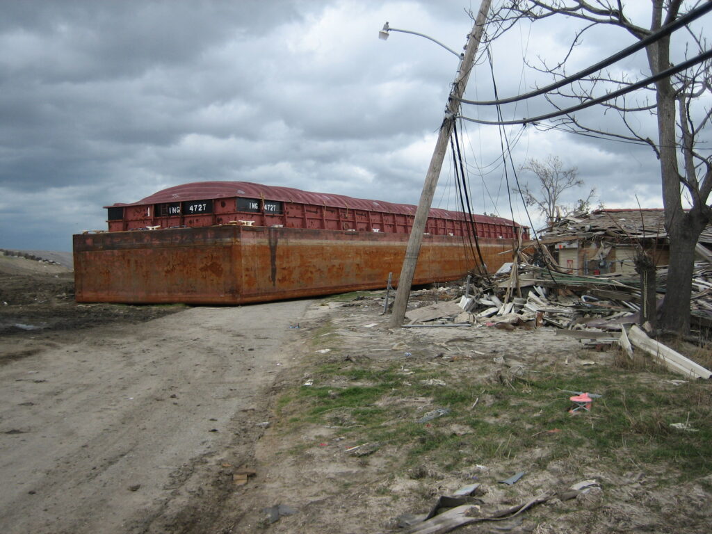 Nueva Orleans, barcaza en el Lower 9th Ward